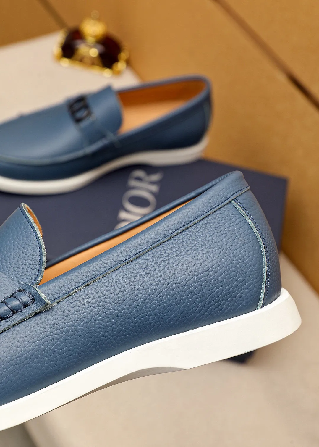 Men's shoes 💰480 💐Original packaging Product trademark: Dior "Dior" casual leather shoes Regular size: 38-44 (45.46.47🉑️Customized) Product materials: Selected Italian imported first-layer pebbled cowhide leather upper + luxury hardware buckle, imported water-dyed cowhide lining. Strong three-dimensional visual effect, original rubber outsole Color: 3⃣️colors available